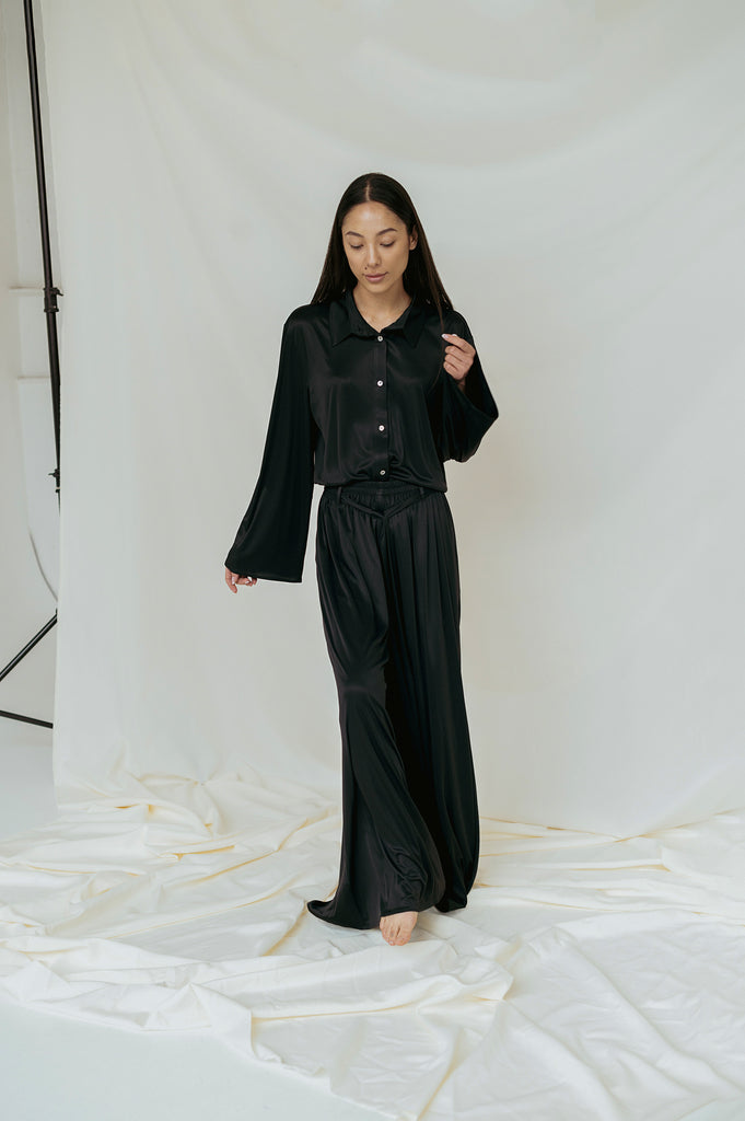 GRETES is a handmade sleepwear and loungewear brand focused on creating sustainable products to strike the ultimate balance between fashion, nature, and comfort.